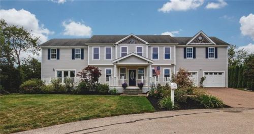 201 John Kesson Ln, Middletown, RI 02842-4699
