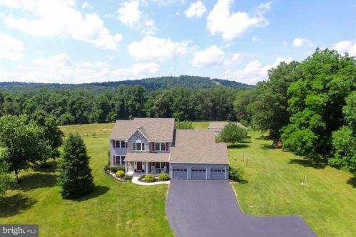 4949 Brown Ln, York, PA 17406-8893