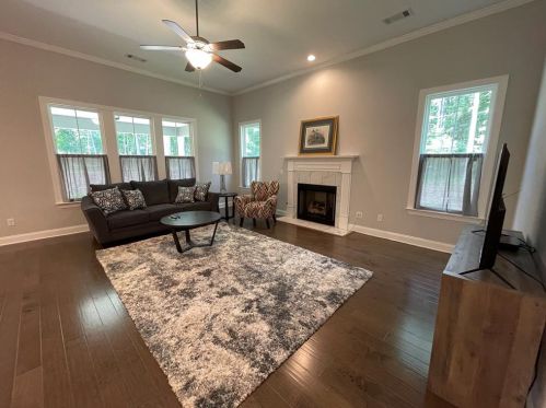 124 Godfrey Dr, Mc Cormick, SC 29835-2738