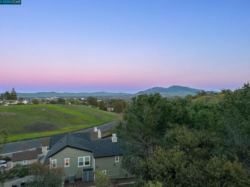 445 Ridgeview Dr, Concord CA  94523-1027 exterior