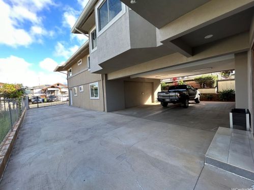 3237 Catherine St, Honolulu, HI 96815-4149