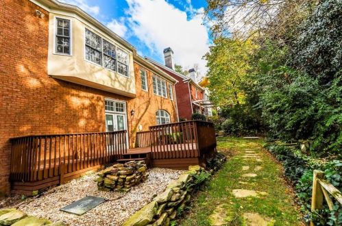 1057 Fielding Park Ct, Atlanta GA  30319-1989 exterior