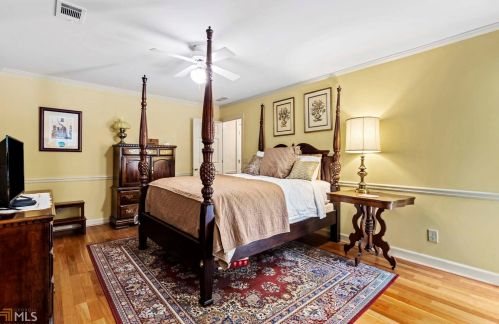 250 Cameron Ridge Dr, Atlanta GA  30328-4709 exterior