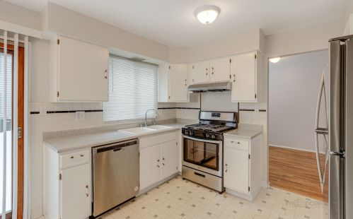 648 Lakeside Circle Dr, Wheeling IL  60090-5326 exterior