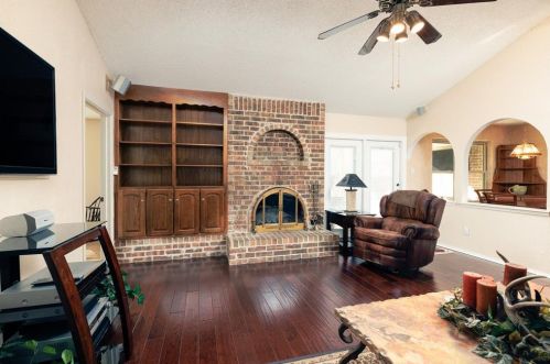 6504 Victoria Ave, Fort Worth TX  76180-8048 exterior