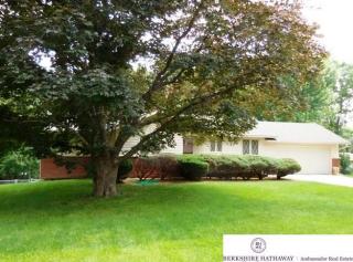 10458 Oak St, Omaha, NE 68124-2534