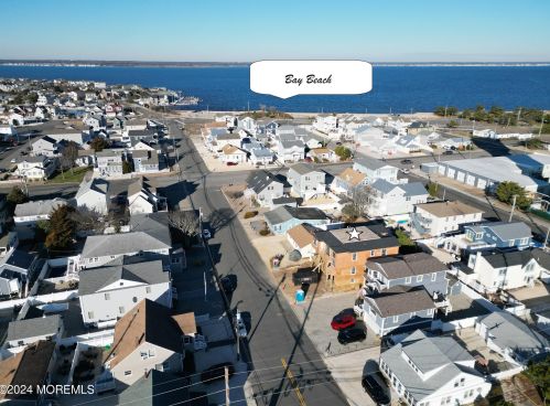 117 New Brunswick Ave, Lavallette NJ  08735-2422 exterior