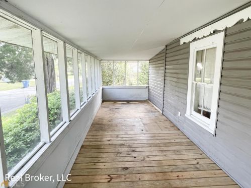 155 Hopkins St, Waycross, GA 31501-7852