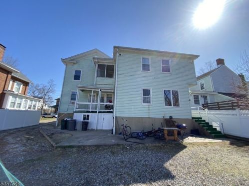 52 Park Ave, Flemington, NJ 08822-1323
