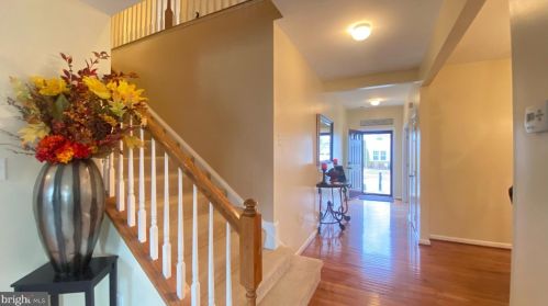 37 Town Center Dr, Lovettsville, VA 20180-8543