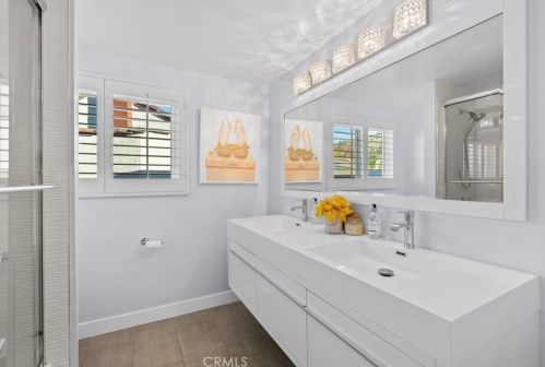 1130 Old Phillips Rd, Glendale CA  91207-1112 exterior