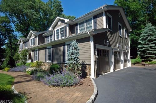 20 Star Dust Dr, Warren, NJ 07059-5532