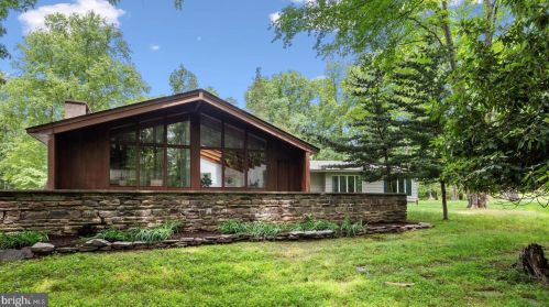 69 Bayberry Rd, Princeton NJ  08540-7418 exterior