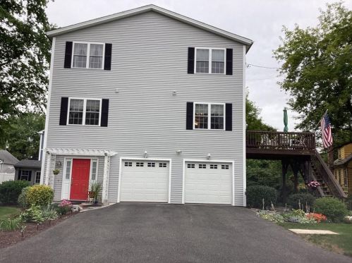 11 Bloor St, Warwick, RI 02889-4101