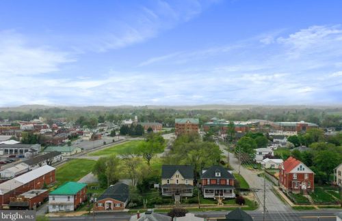 328 Mildred St, Charles Town WV  25414-1834 exterior