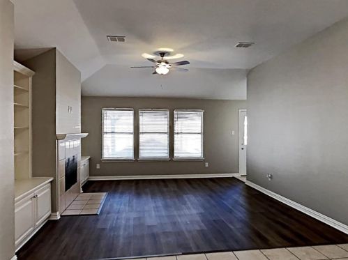 5449 Caribou Ridge Dr, Fort Worth TX  76137-4729 exterior