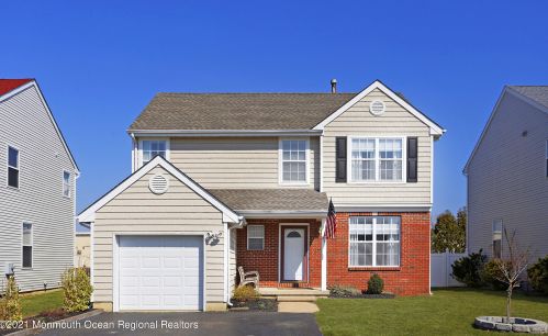 20 Ashleigh Dr, Hazlet, NJ 07730-1673