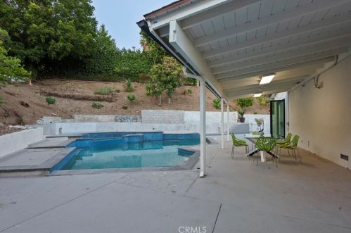2434 Delisle Ct, Glendale CA  91208-2210 exterior
