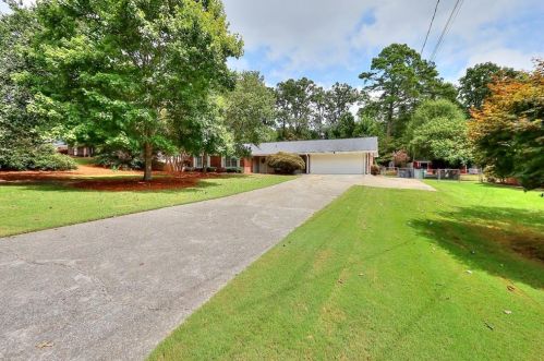 2536 Pamela Dr, Lithonia, GA 30078-6923