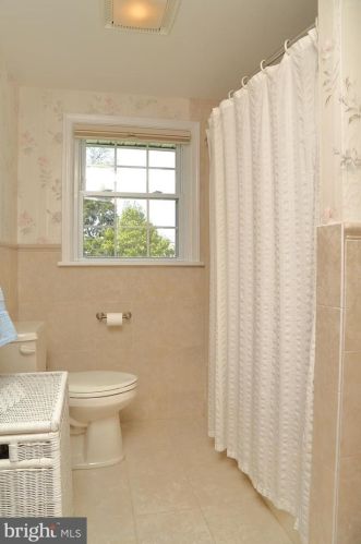 1144 Devonshire Rd, Lancaster PA  17601-1611 exterior