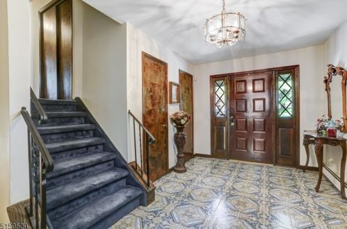 75 Old Stirling Rd, Warren, NJ 07059-5809