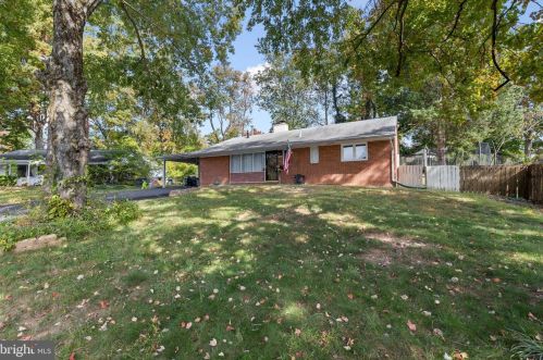 6323 Howe Pl, Springfield, VA 22150-4110
