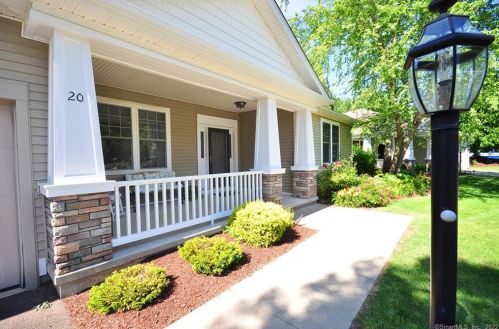 20 Riverview Dr, Wapping, CT 06074-3580