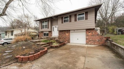 27 Holly Ln, Festus, MO 63028-1043