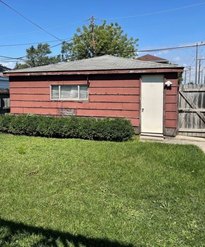 8210 44th St, Lyons, IL 60534-1739