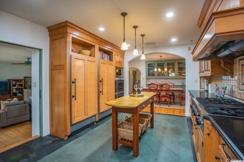 1932 Montecito Dr, Glendale CA  91208-1822 exterior