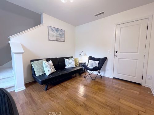 52 Pathway, Irvine CA  92618-8807 exterior