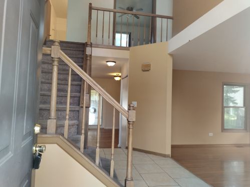 124 Knobb Hill Ln, Gurnee, IL 60031-2597