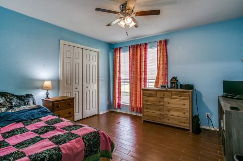 1726 Southampton Dr, Carrollton TX 75007-2623 exterior