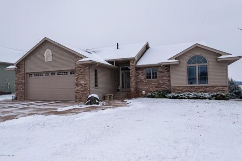 211 Park Dr, Lewiston, MN 55952-1470