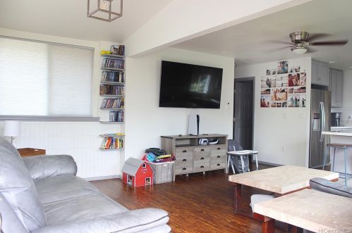 87230 Holopono St, Nanakuli, HI 96792-3718