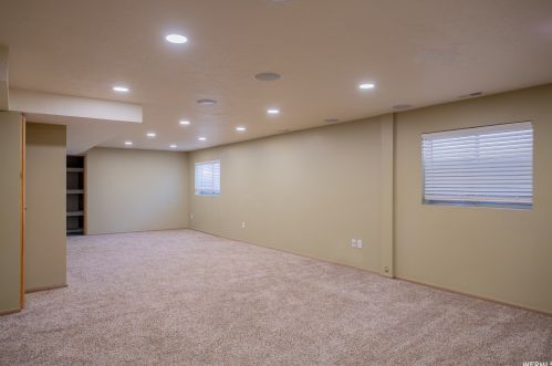 8641 Alta Cv Dr, Sandy UT 84093-1699 exterior