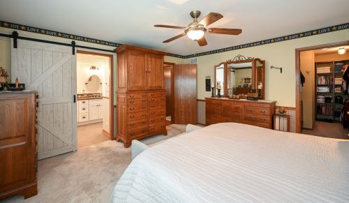 885 Chatham Dr, Carol Stream IL  60188-2979 exterior