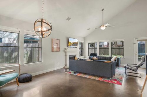 9301 Bradner Dr, Austin TX  78748-5021 exterior