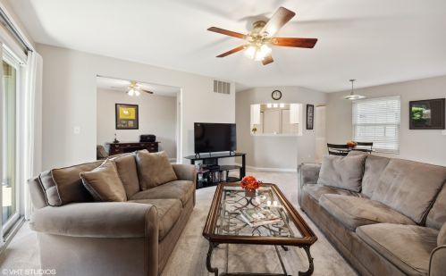 395 Sandhurst Cir, Glendale Heights, IL 60137-7501