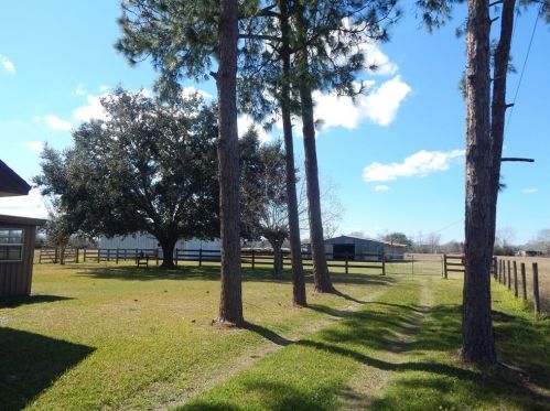 1500 Shanks Rd, Angleton TX 77515-9188 exterior