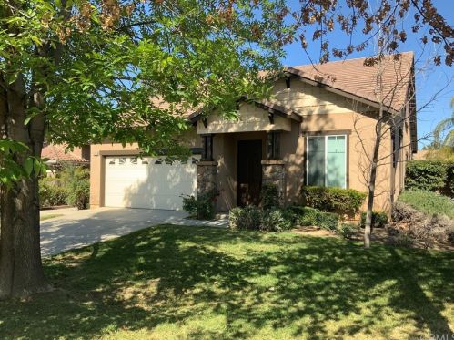 8498 Farmhouse Ln, Riverside, CA 92508-7120
