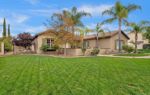 5932 Speyside Rd, Riverside CA  92507-8475 exterior