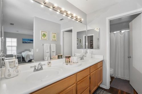 812 Daybreak Pl, Vista CA  92084-3347 exterior