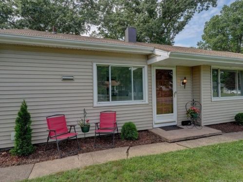 15 Audette Dr, Wallingford, CT 06492-3904