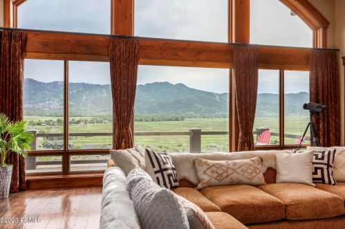 5872 Mtn Rnch Dr, Park City UT 84098-6177 exterior