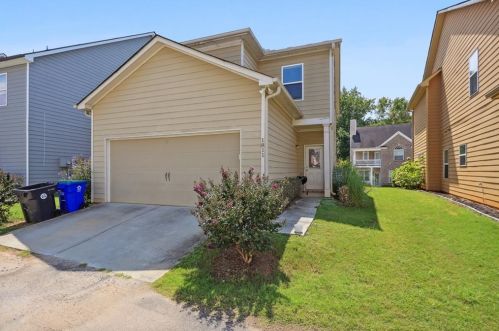 1811 Laurel Green Way, Atlanta GA  30344-8215 exterior