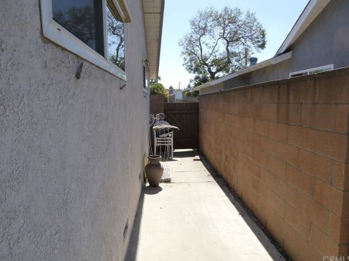 411 Nutwood St, Anaheim CA  92804-2633 exterior
