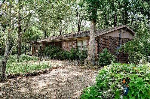 107 Red Fox Rd, Gravette, AR 72736-9445