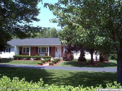 298 Middle Rd, Holmdel Village, NJ 07733-1009