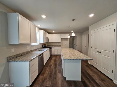 30 Primrose Ln, Blenheim, NJ 08012-4466